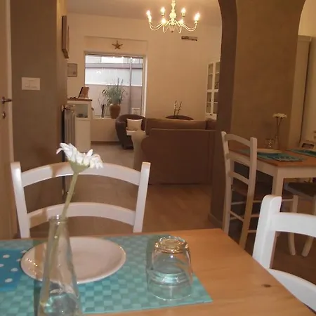 Couette-café Mediterranea Sea House 3*