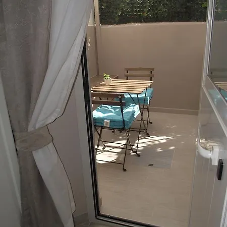 Couette-café Mediterranea Sea House 3*